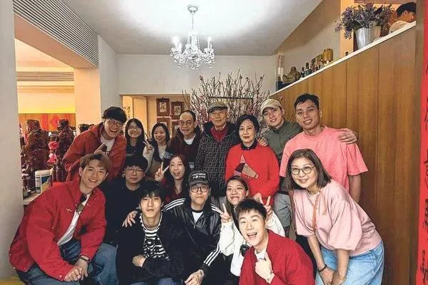 汪明荃住家年初一迎来多名艺人来拜年。（取自网络）