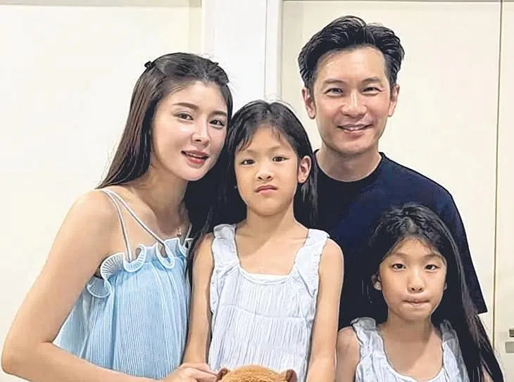 陈泓宇一家四口合照。（艺人Instagram）