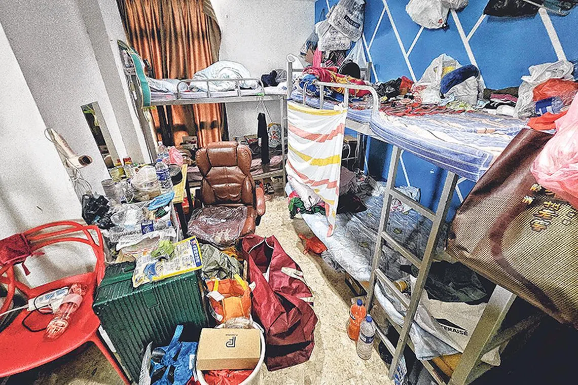 张小姐付450元的房租，但要与五人同住一室。（徐颖荃摄）