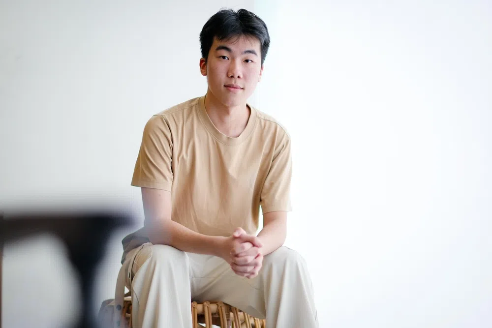李承澳喜欢日本作家村上春树自然随性的文风，以及作品中对青春期孤独与矛盾的描写。（龙国雄摄）
