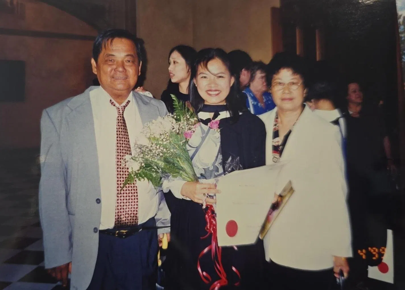 韩美咪的父母到澳大利亚参加她的大学毕业典礼。（受访者提供）