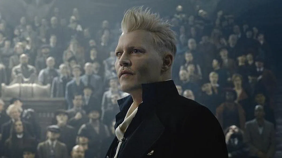 Johnny Depp在《怪兽与它们的产地》（Fantastic Beasts and Where to Find Them）里演黑巫师。（互联网）
