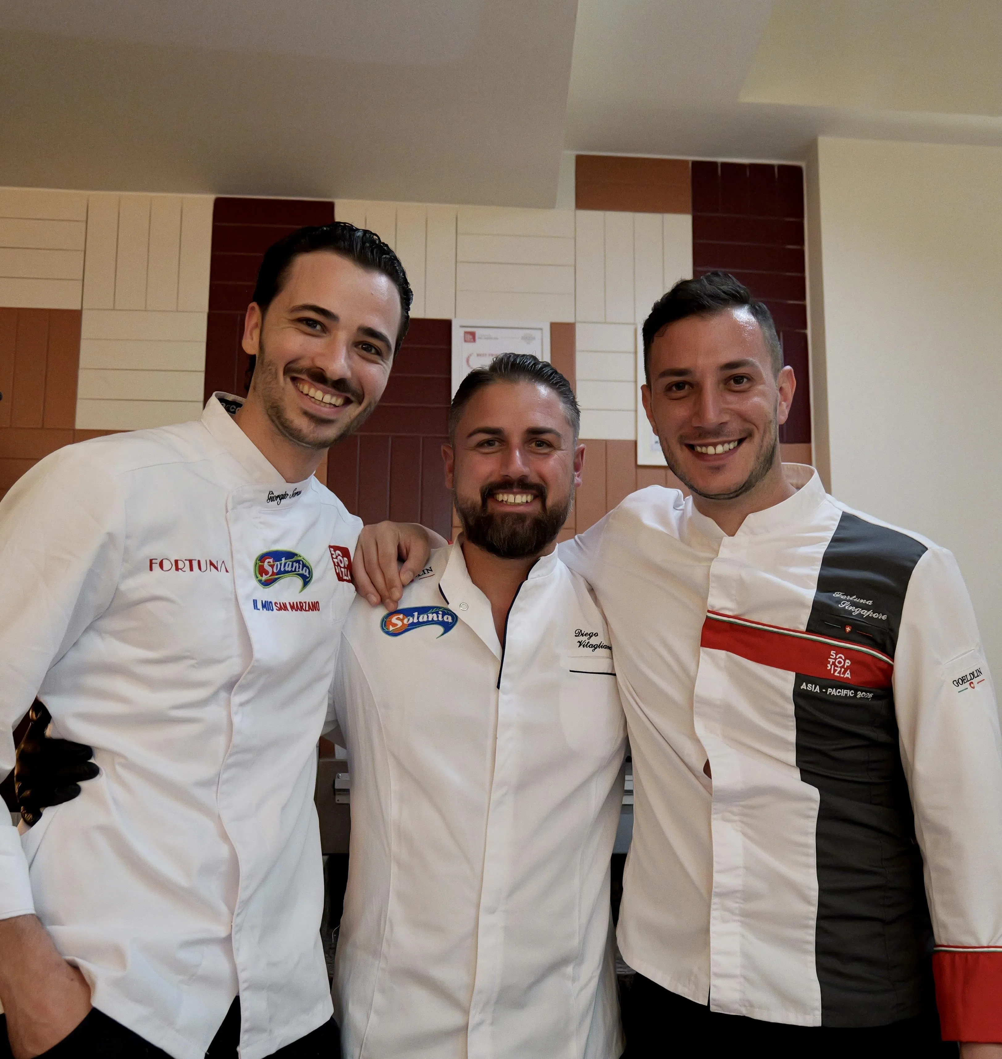 Diego Vitagliano（中）与意式餐馆Fortuna两位联合创办人Giorgio Sorce（左）与Egon Marzaioli合影。（餐馆提供）