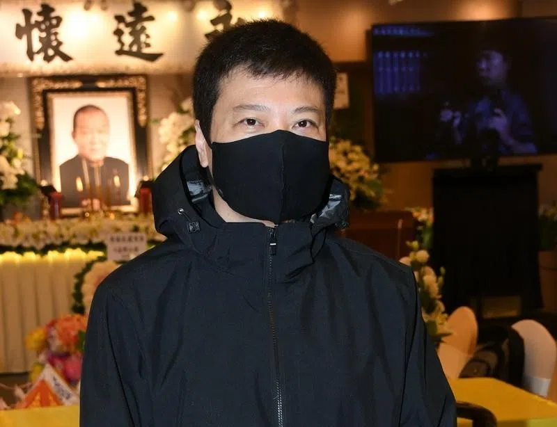 钱嘉乐28日到灵堂致祭时受访说：“孟海好好，很肯教我，又没骂过我。”（互联网）