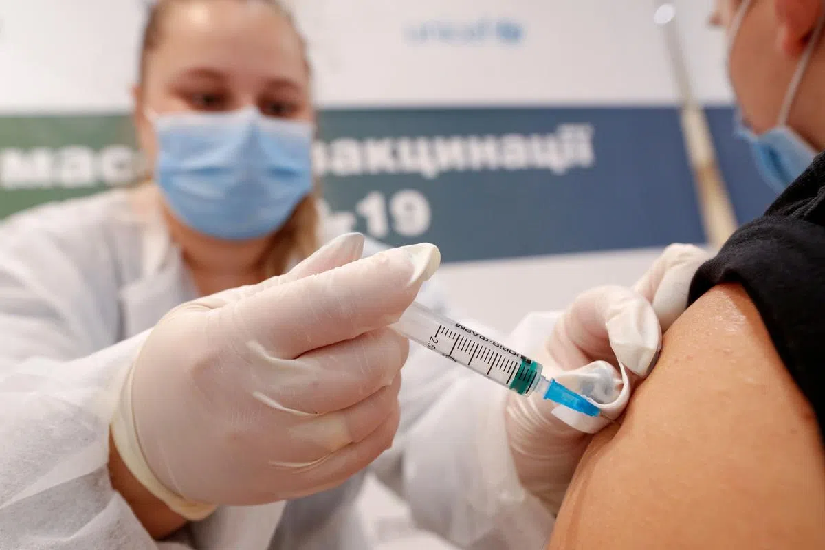 乌克兰今年1月的冠病死亡人数破10万，是世界上人均死亡率最高的国家之一。（路透社）