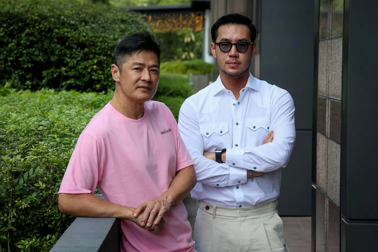 李南星（左）在网上结识王子培，两人想法接近，促成合作关系。（龙国雄摄）