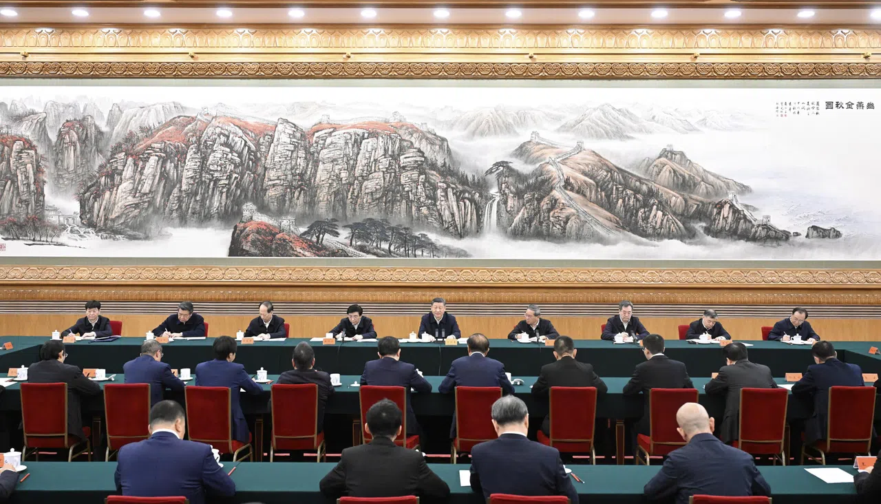 2015年启动的《中国制造2025》十年高科技行动纲领，锁定重点发展并以补贴等优惠措施帮扶的10大产业组合，跟今年2月17日获邀参加与中国国家主席习近平座谈的民营企业家代表组成基本吻合。（新华社）