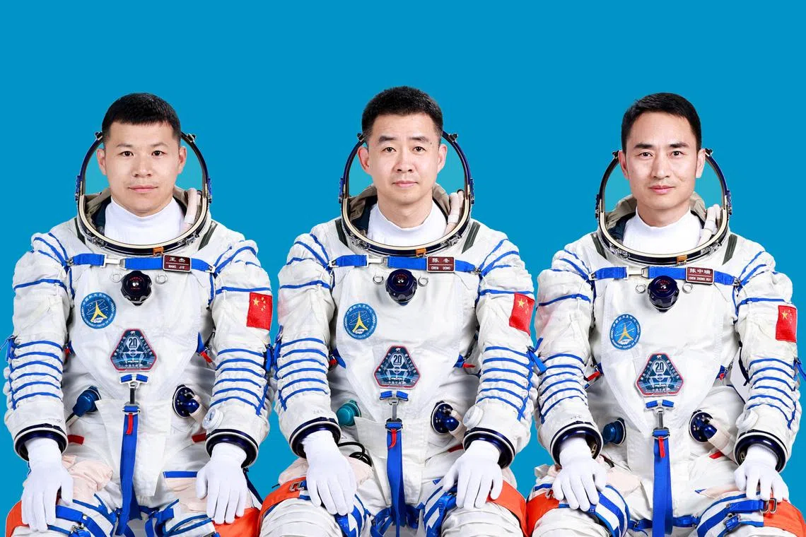 图为神舟二十号航天员乘组，从左到右分别为王杰、陈冬、陈中瑞。（新华社）