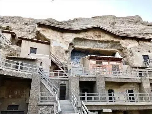 莫高窟局部窟区现状。（敦煌研究院）