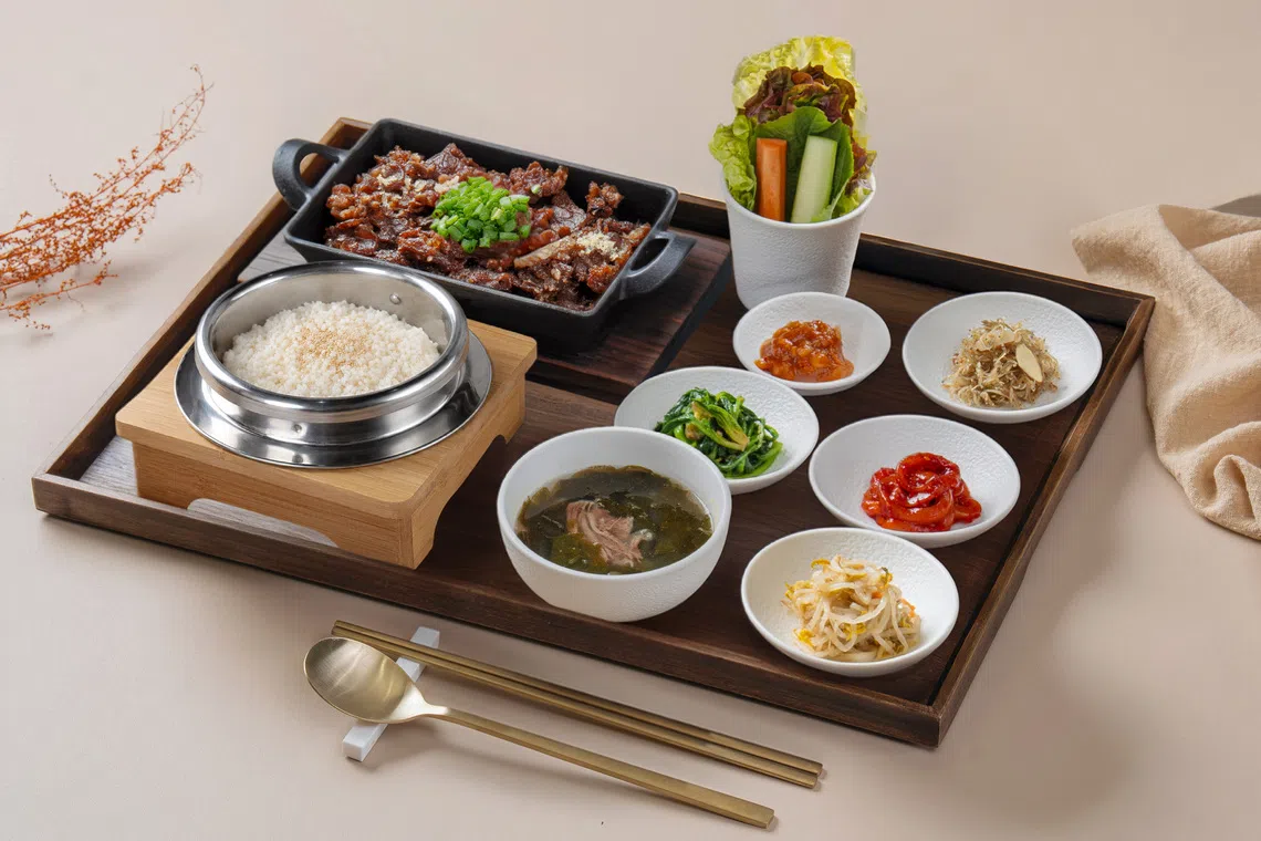 传统炭烤酥香烤牛肉嫩滑咸香，肉汁饱满。（餐馆提供）