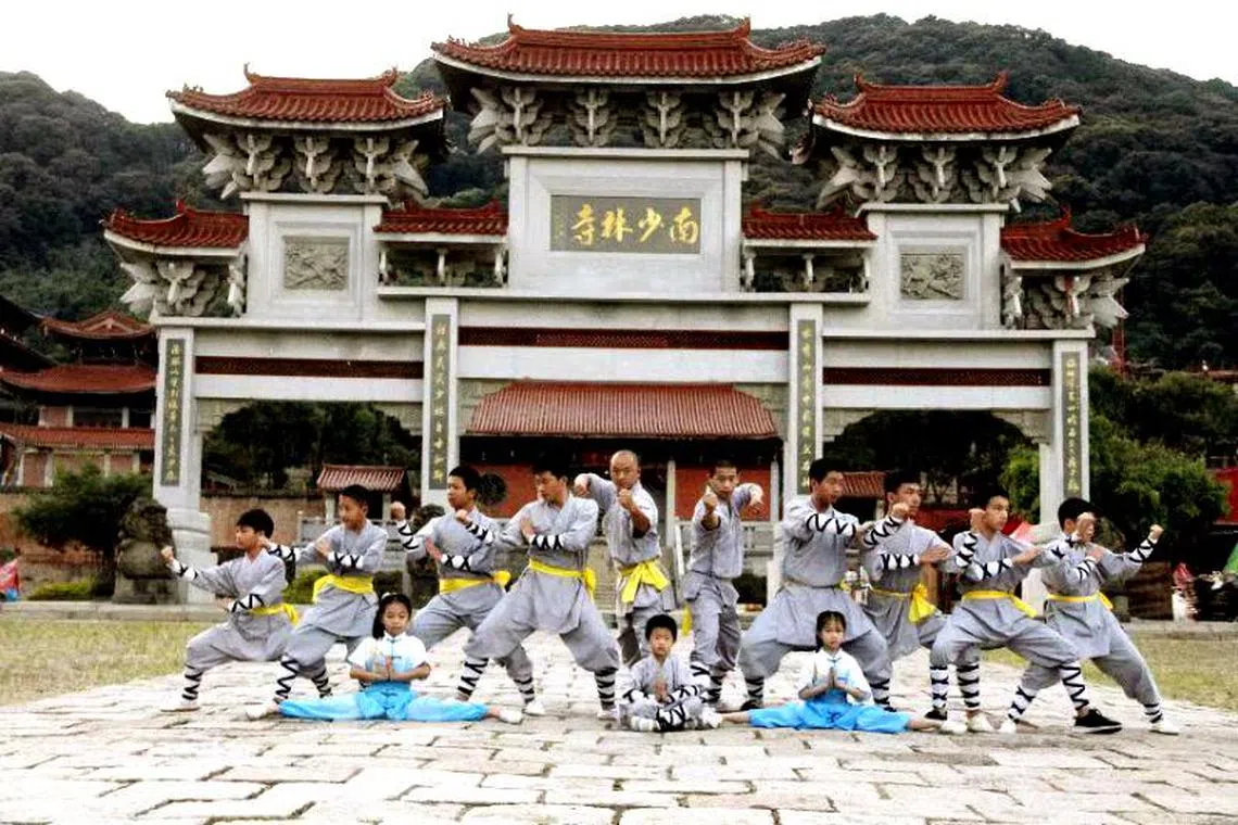 少华山国术健身社为重建福清市南少林寺尽心尽力，在新加坡发起多次筹款活动。（受访者提供）