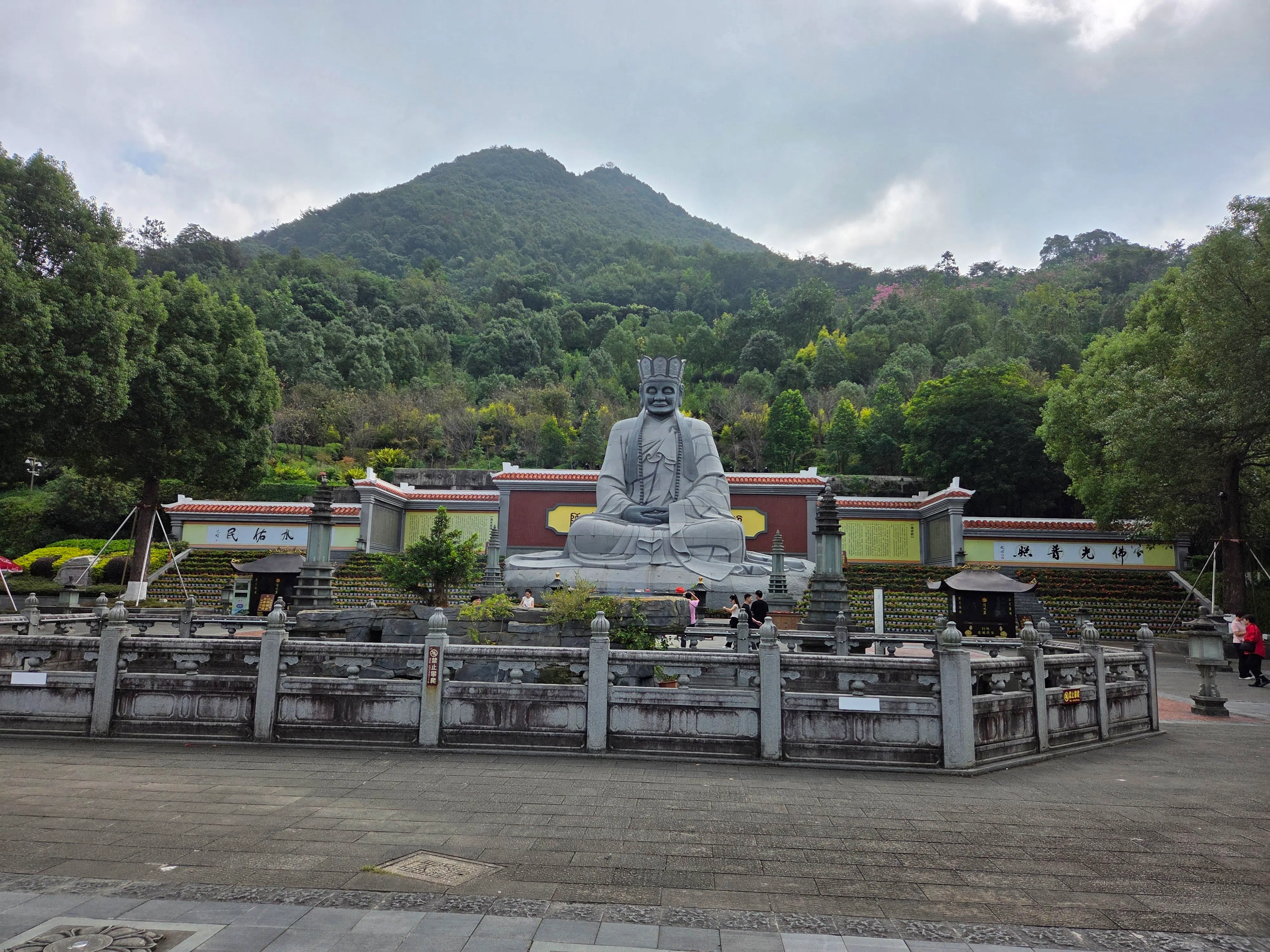 安溪清水岩寺中的清水祖师石像。（胡晓玲摄）