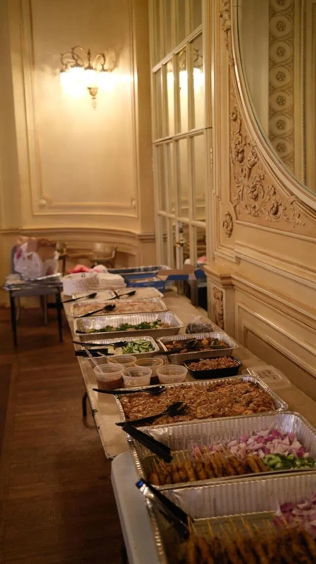 音乐会同时准备了具有代表性的新马美食，供乐手与观众享用、交流。（受访者提供）