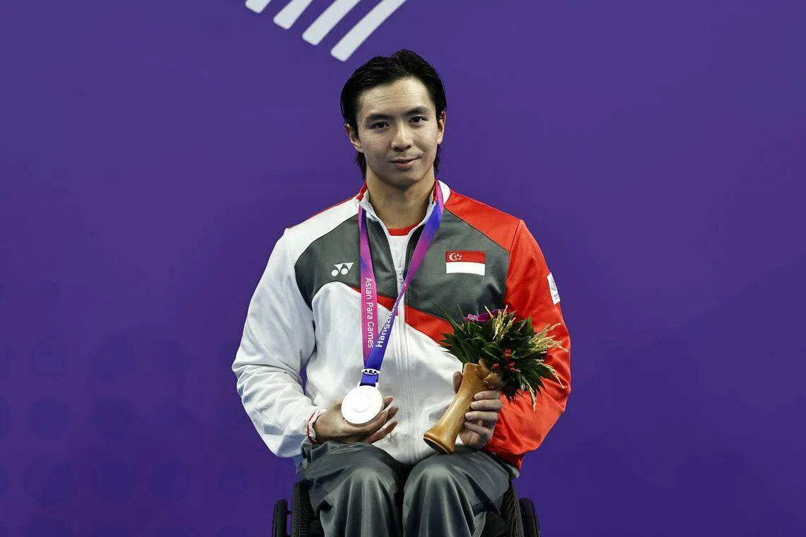 杜维崧夺得杭州亚残运会男子400米自由泳S7银牌。这是新加坡代表团在杭州亚残运会的首枚奖牌。（新加坡体理会提供）