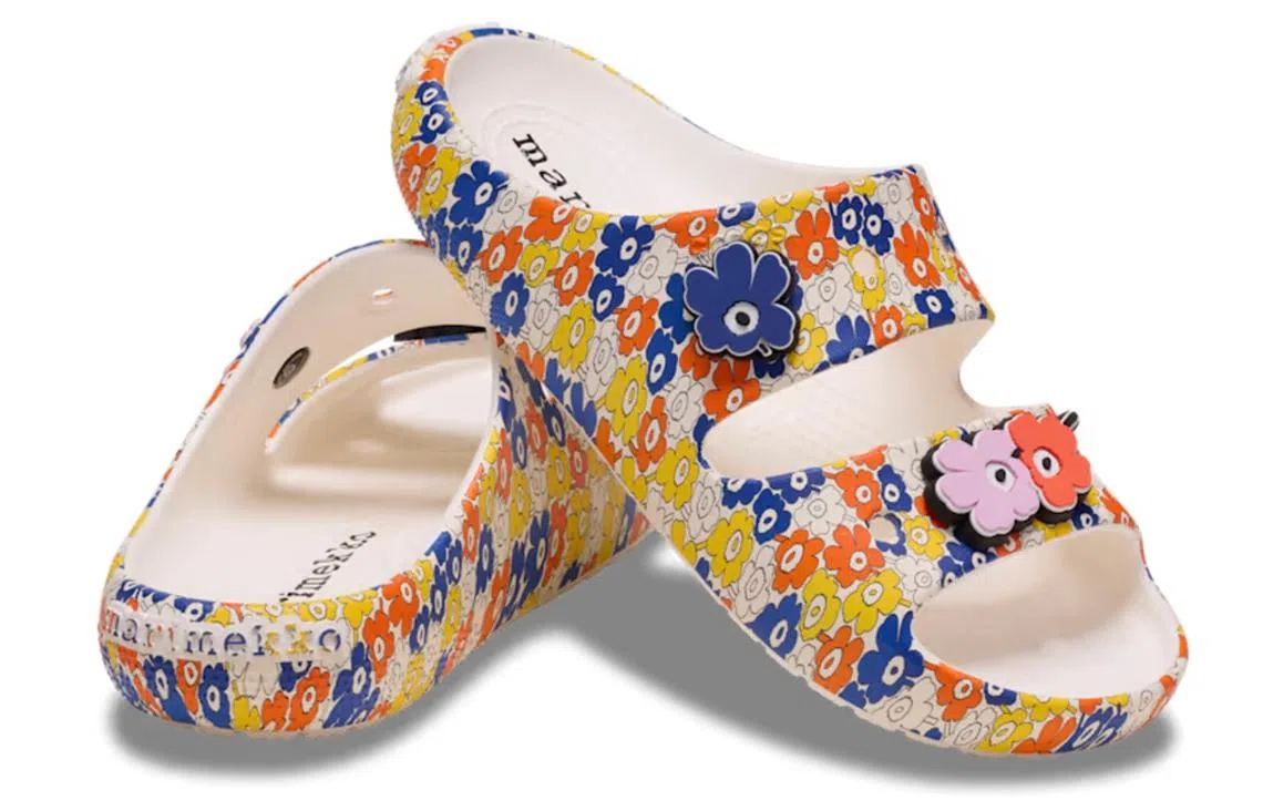 Marimekko x Crocs还推出拖鞋款，适合喜欢轻盈感的大人。（Crocs Singapore提供）