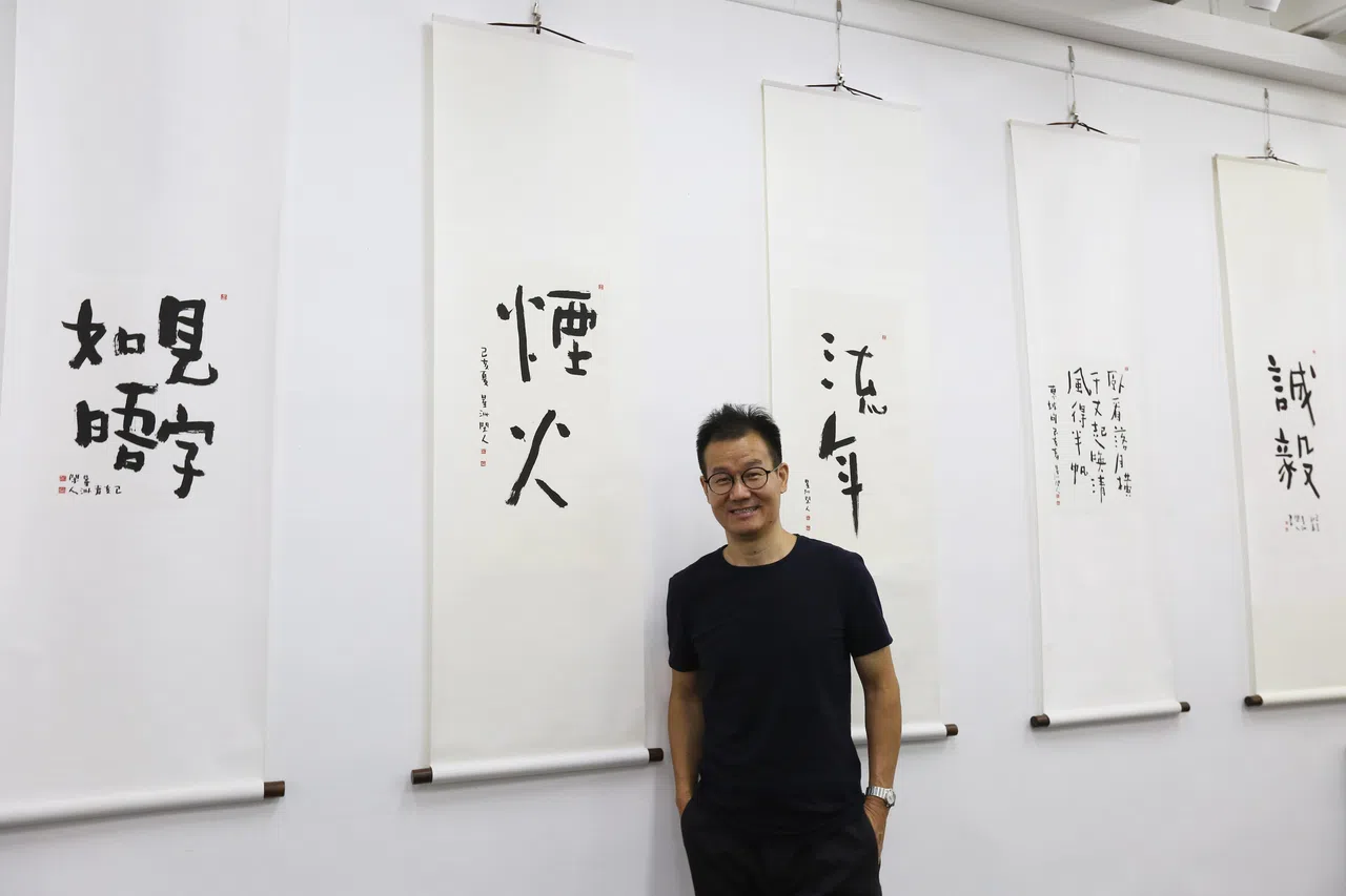 南治国除了翻译，近年更钻研书法，发展出独特的书写风格。（档案照）