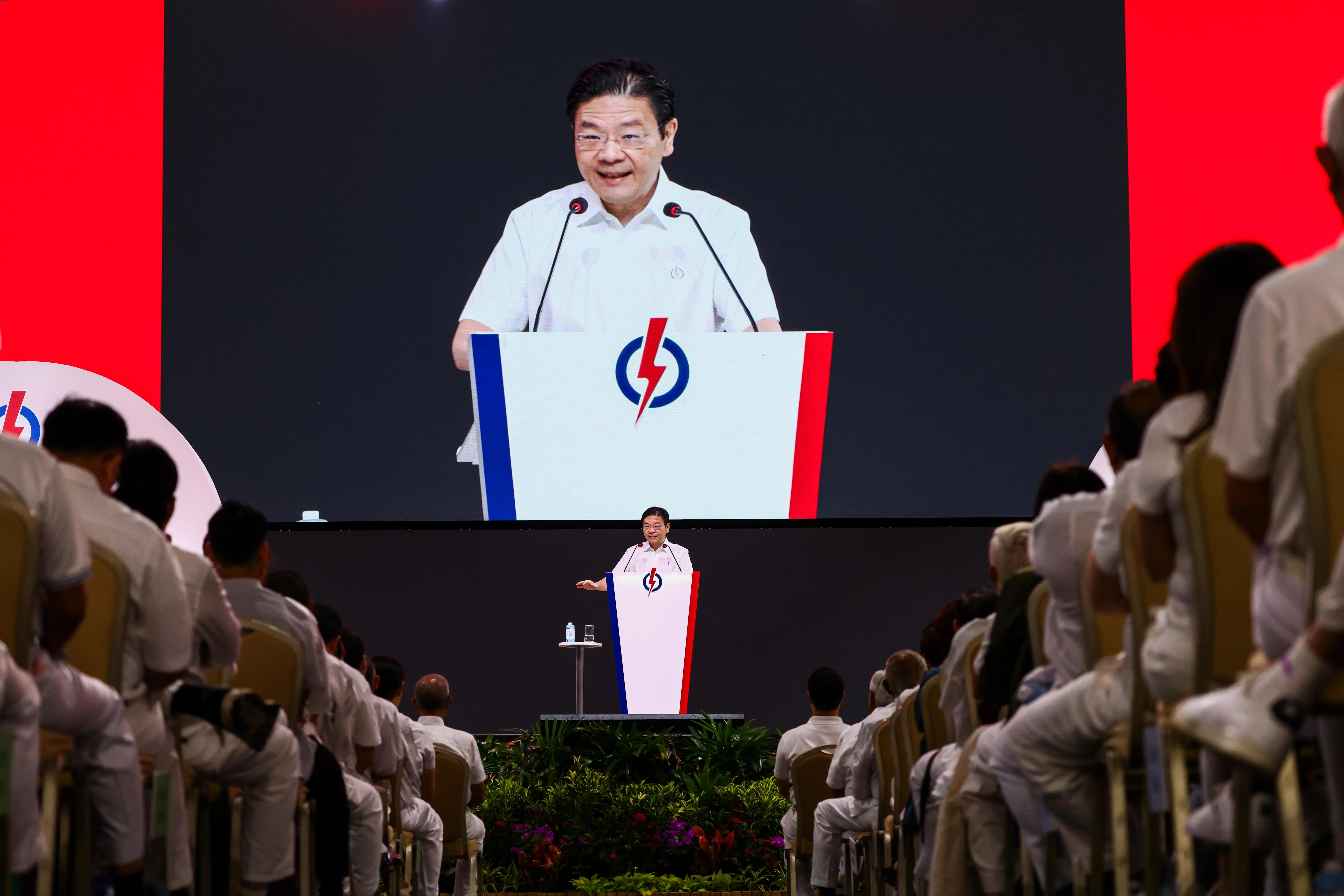 黄循财总理说，世界和新加坡社会都在改变，国家面对的挑战也已不同以往。行动党必须不断求新求变、注入新活力，才能继续肩负为民服务的使命。（白艳琳摄）