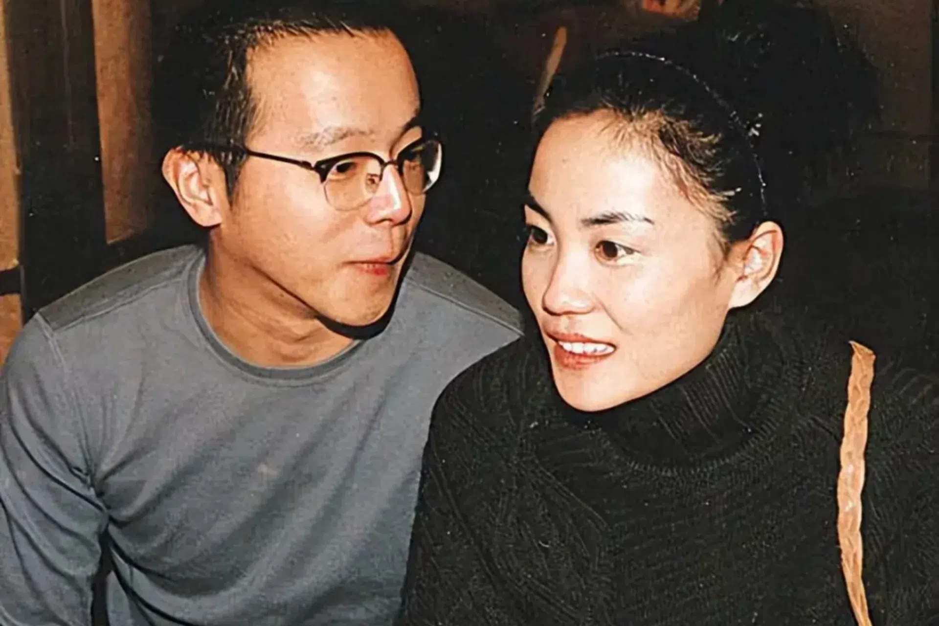 窦唯（左）和王菲1996年奉子成婚。（互联网）