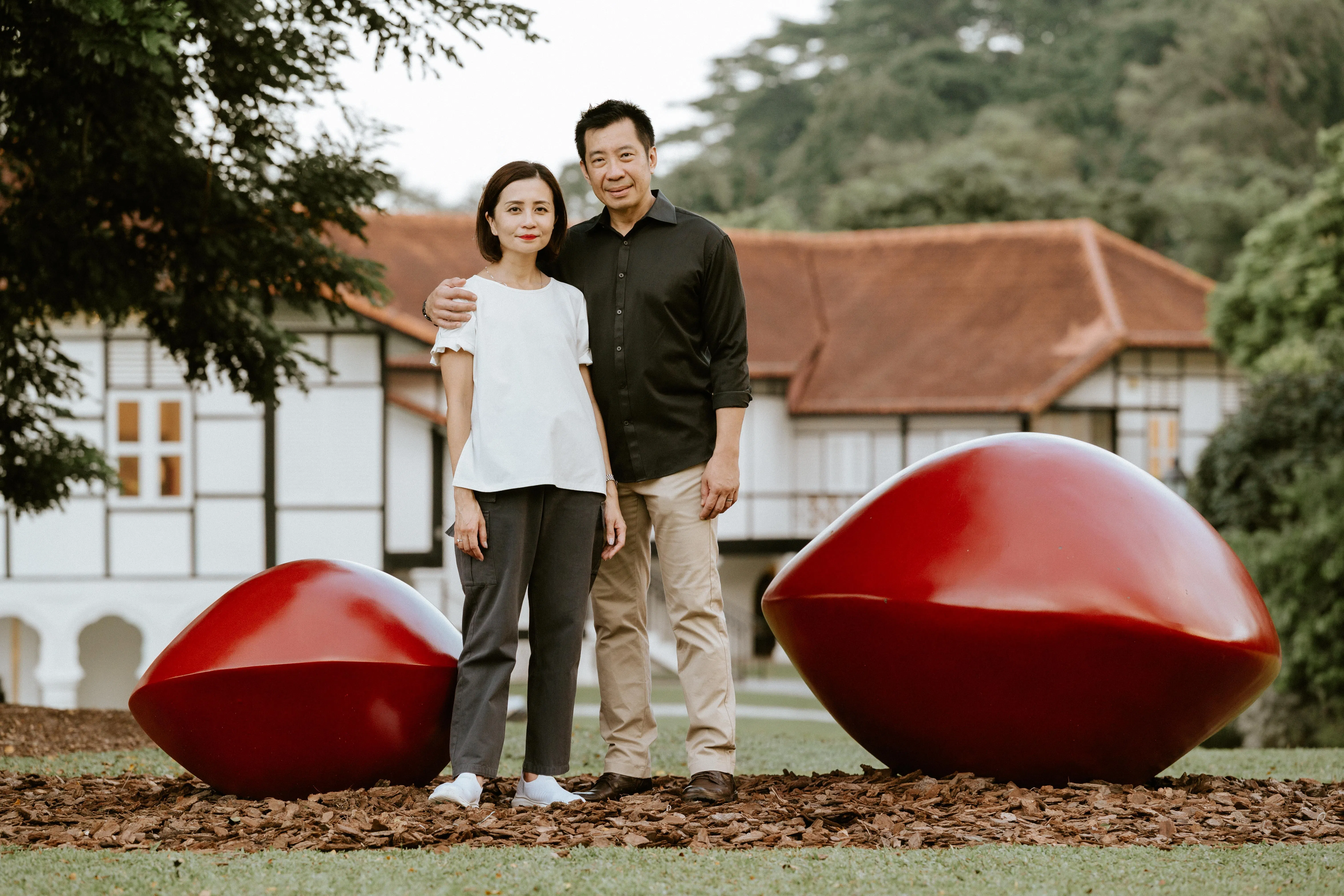 女儿2024年3月确诊DIPG之后，吕德利和翁琳达联系了全球近30家医院、研究机构和组织，希望能报名参加临床试验，大多数电邮却石沉大海。得到的回复当中，很多以无法接收外国患者为由拒绝他们。（DIPG Alliance提供）