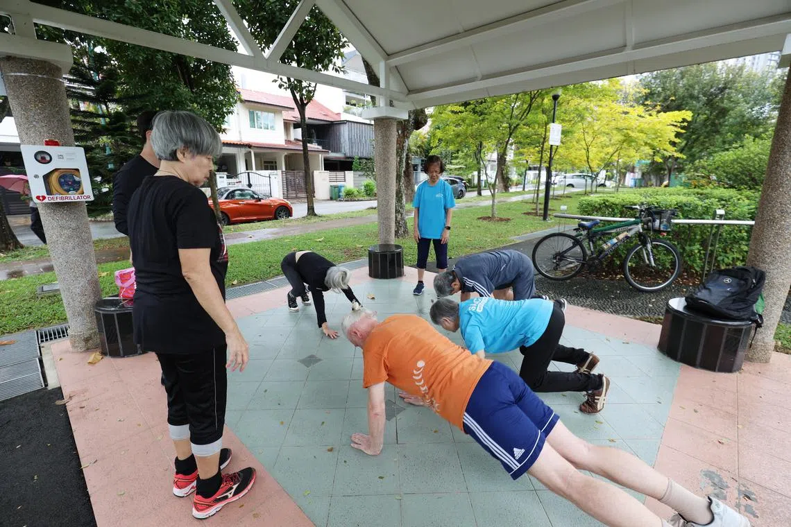 西海岸岭居民联系站设在惹兰马士古宁（Jalan Mas Kuning）游乐场内，那里设有亭子，可供活跃乐龄中心的工作人员使用，为年长者安排活动。（何家俊摄）