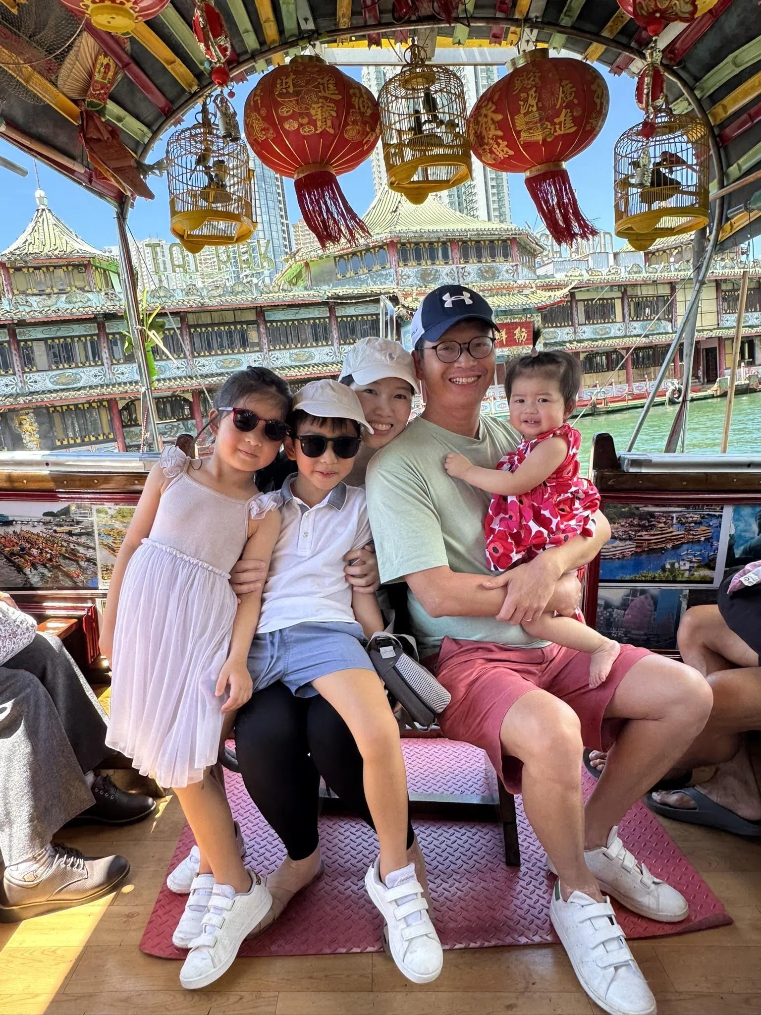 对卓宇靖（中）来说，旅行的意义不在于打卡所有景点，而在于与家人一起创造温馨、美好的回忆。（受访者提供）