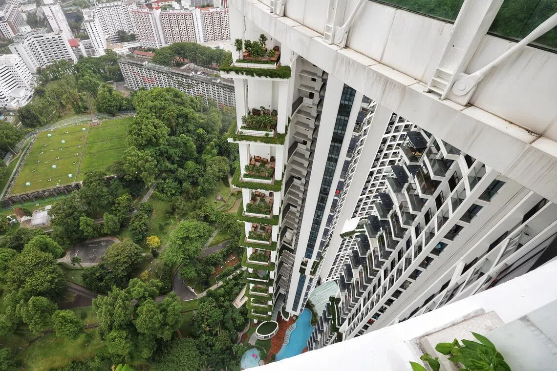 欧南园万宝轩私人住宅项目有39层楼高，每四层楼都设有花园，可供住户种植花草蔬菜。（何家俊摄）