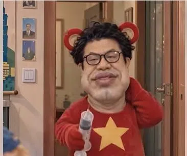 风向株式会社近期推出政治讽刺短剧《猫哥的烦恼》，其中一集以虚构角色“疡瘤博士”，讽刺民进党台北市长候选人沈伯洋过去有关毒品政策的争议言论。（网络截频）