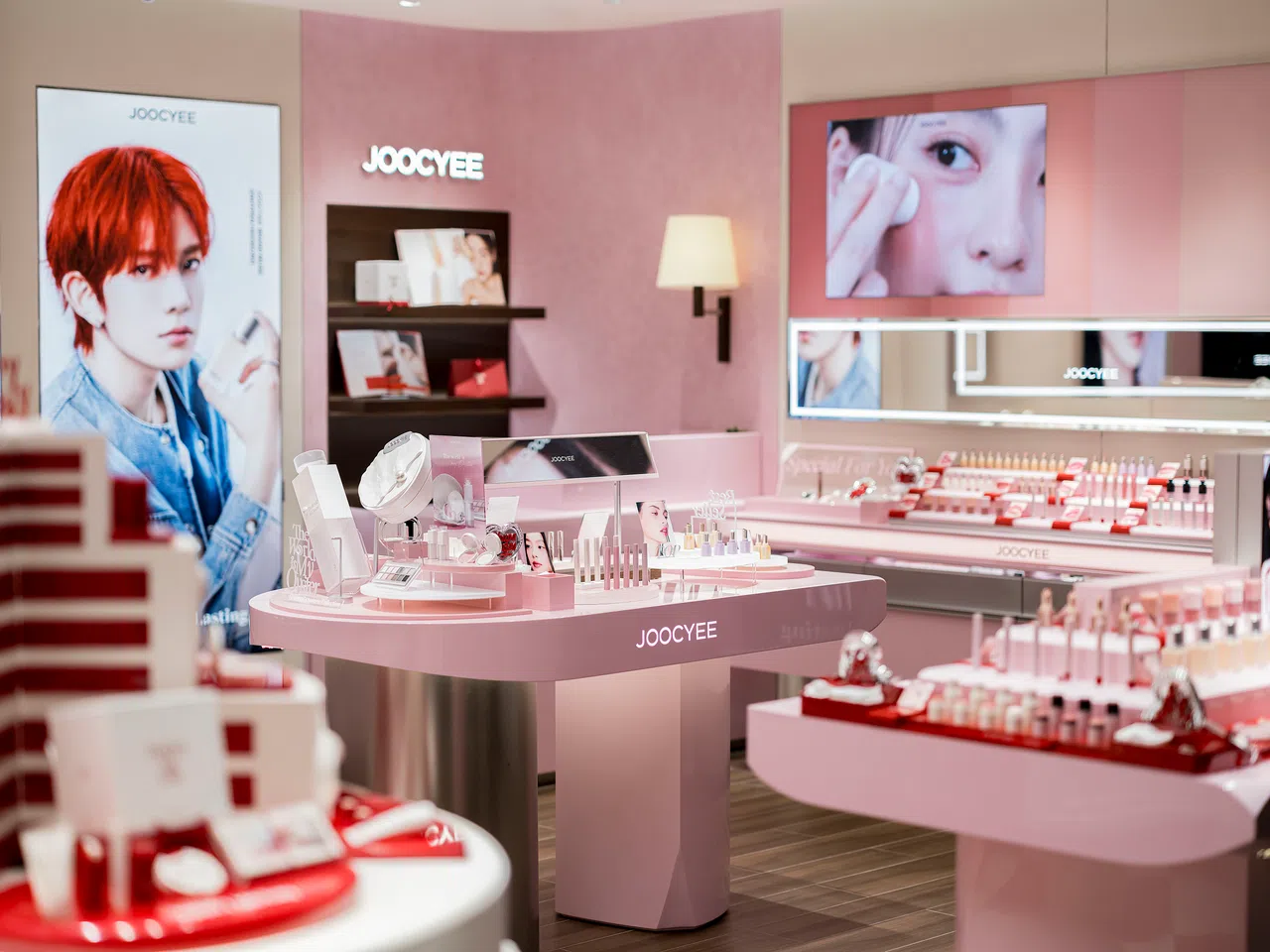 Joocyee在Wisma Atria开设旗舰店，装潢风格凸显品牌特色。（品牌提供）