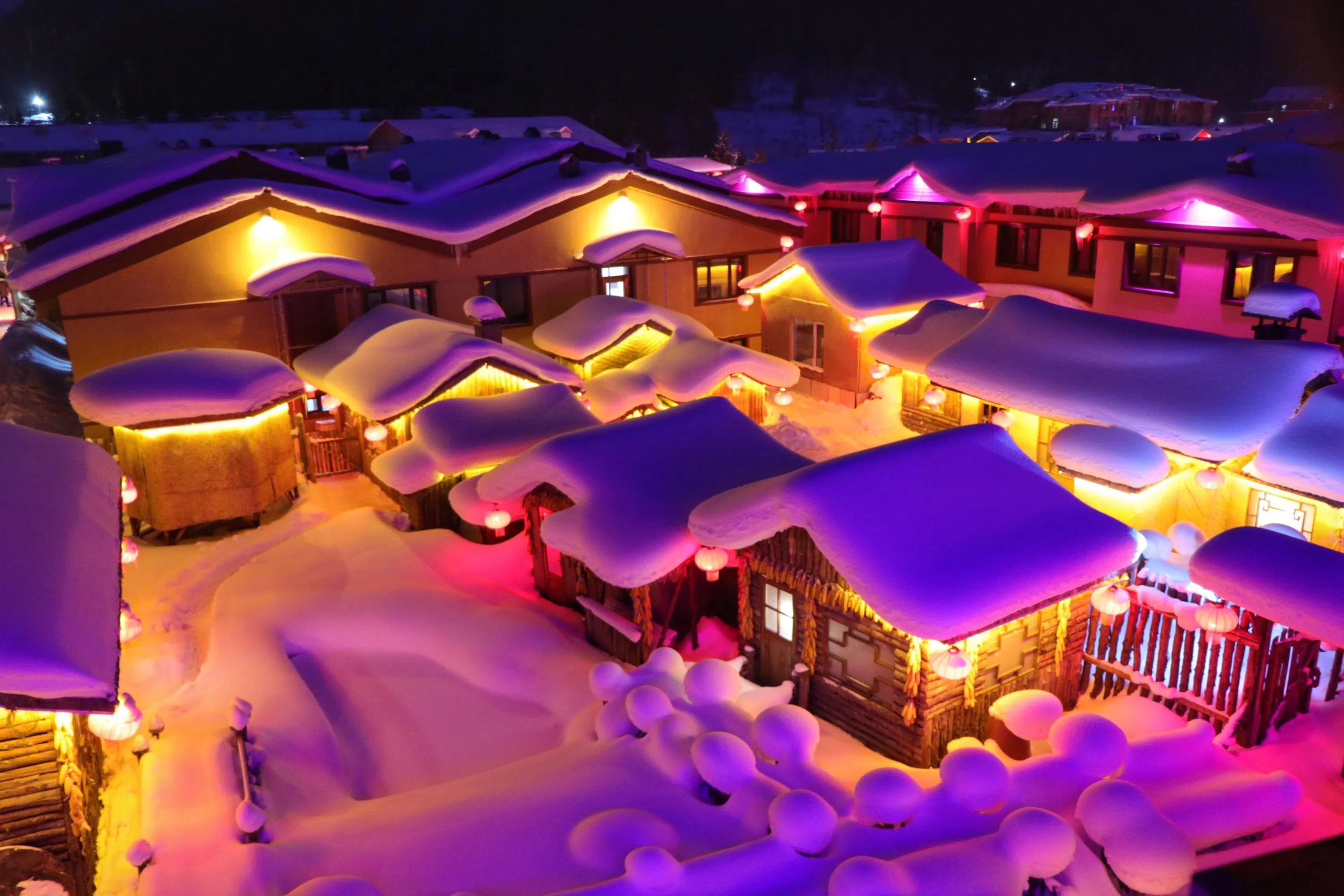 夜晚的雪乡，分外迷人。（图/ASA提供）