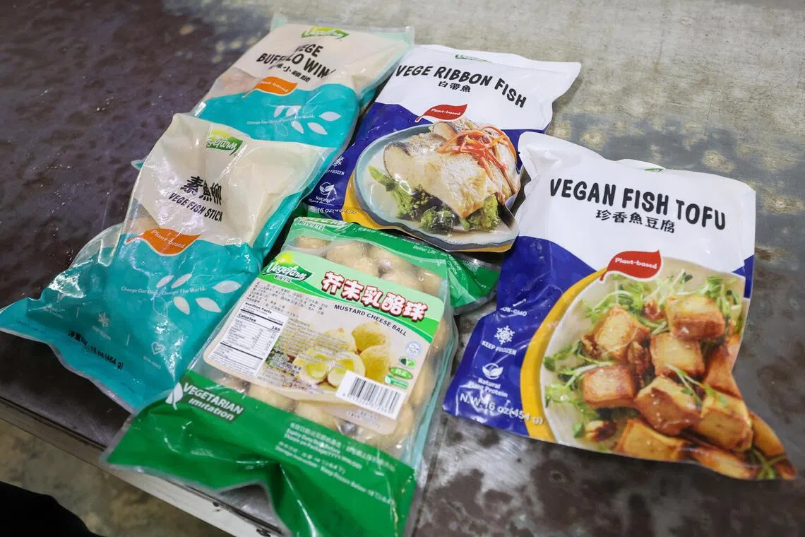 替代蛋白质是一个总称，涵盖微生物蛋白、细胞蛋白、昆虫蛋白等。目前，类似图中的植物蛋白，消费者对产品的认识最高，市场占比也最高。（游甯稀摄）
