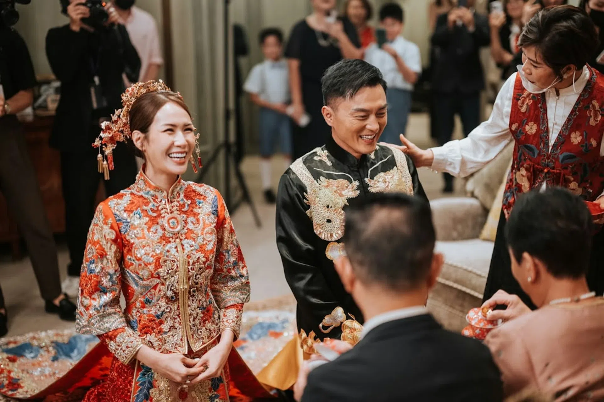 除了婚礼，杨明与庄思明一切从简，省去接新娘仪式，仅保留传统敬茶仪式。（互联网）