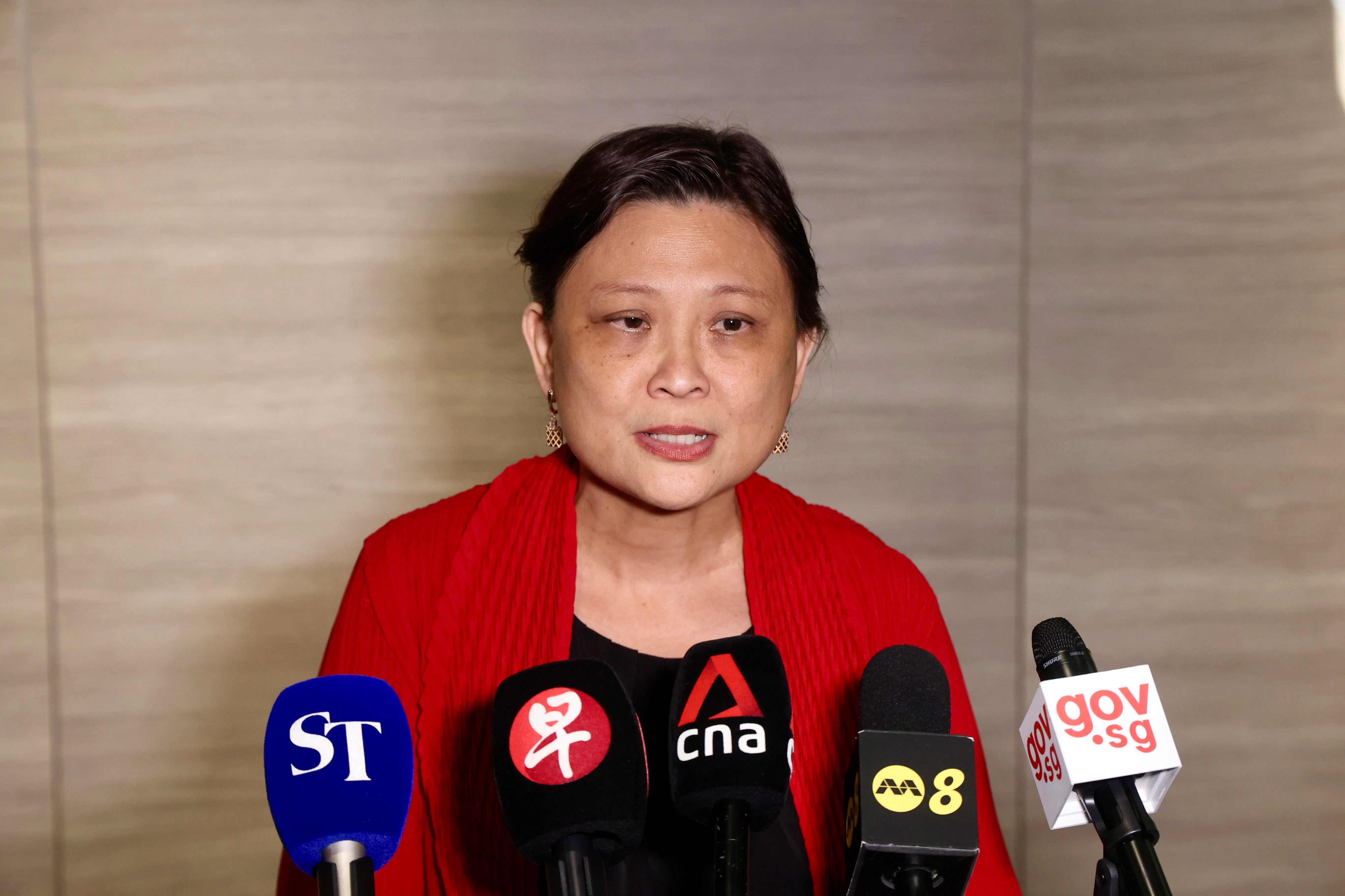 传染病管理局传染病项目组总司长林宝莲副教授星期五接受媒体访问，回答关于麻疹的部分提问。（邝启聪摄）