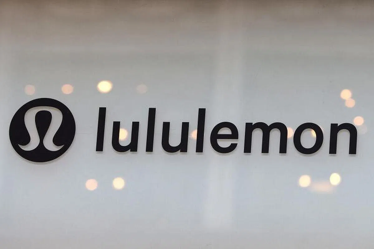 在今年4月间，Lululemon也宣布了一个名为“Power of Three x2”的增长战略，把目标锁定在2026年将营业额翻一番，达到125亿美元。（路透社）