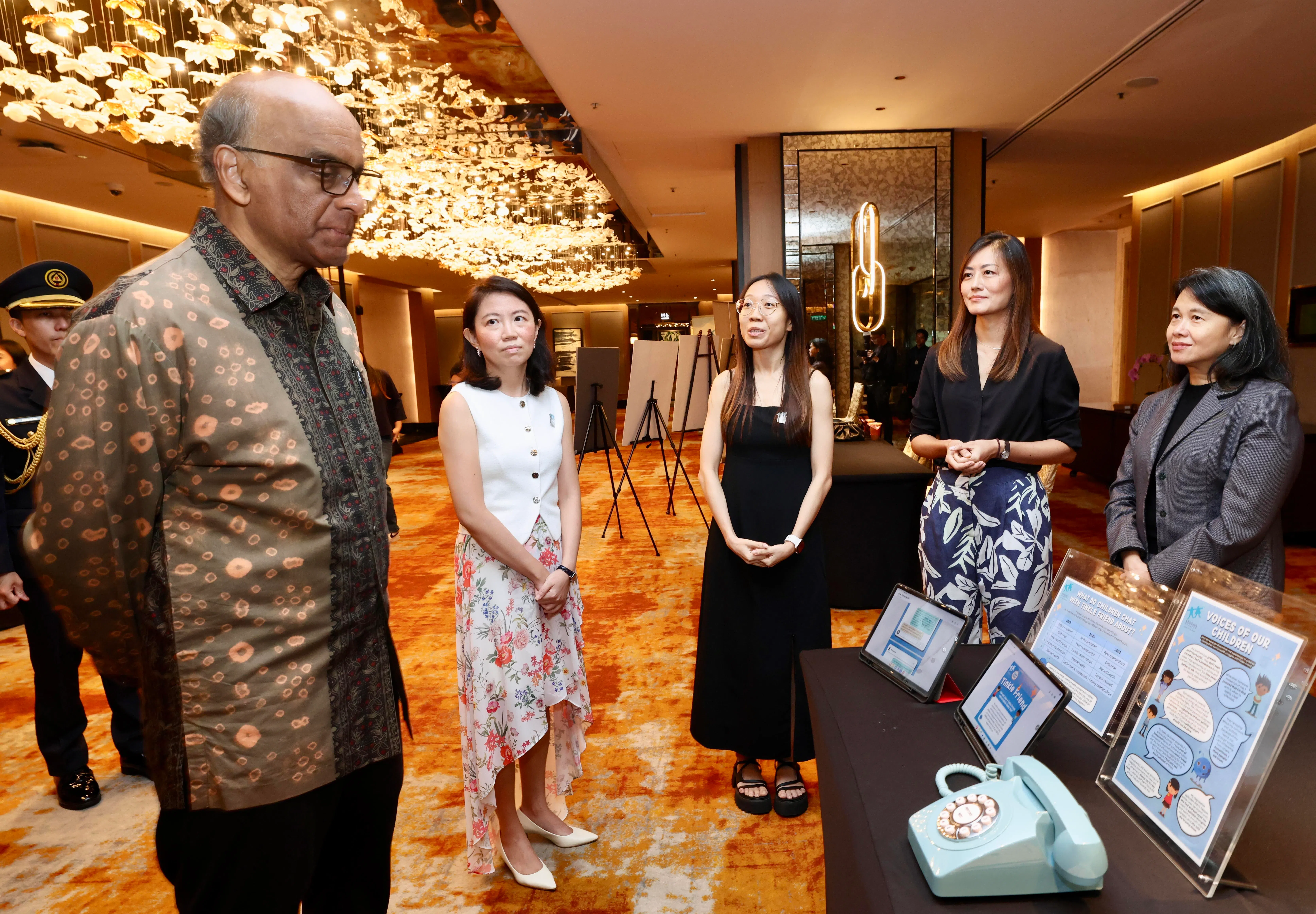 尚达曼总统以新加坡儿童会赞助人兼主宾身份出席在乌节酒店举行常年颁奖礼。（邝启聪摄）