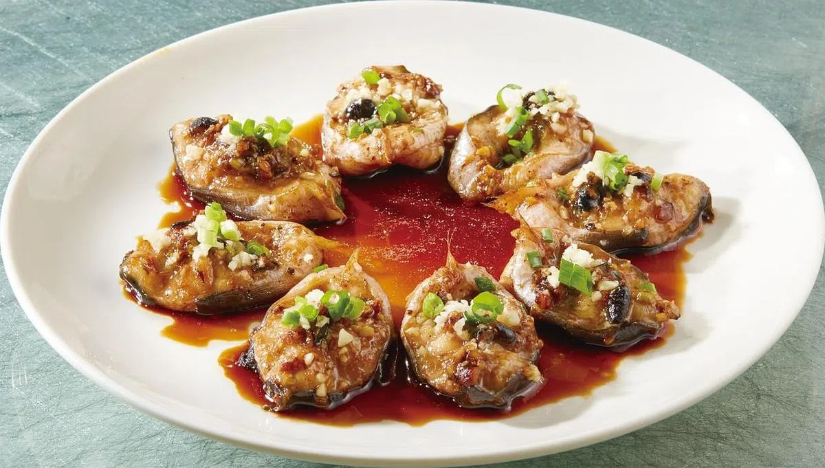 莆田餐馆的蒜香豆豉蒸鳗鱼。