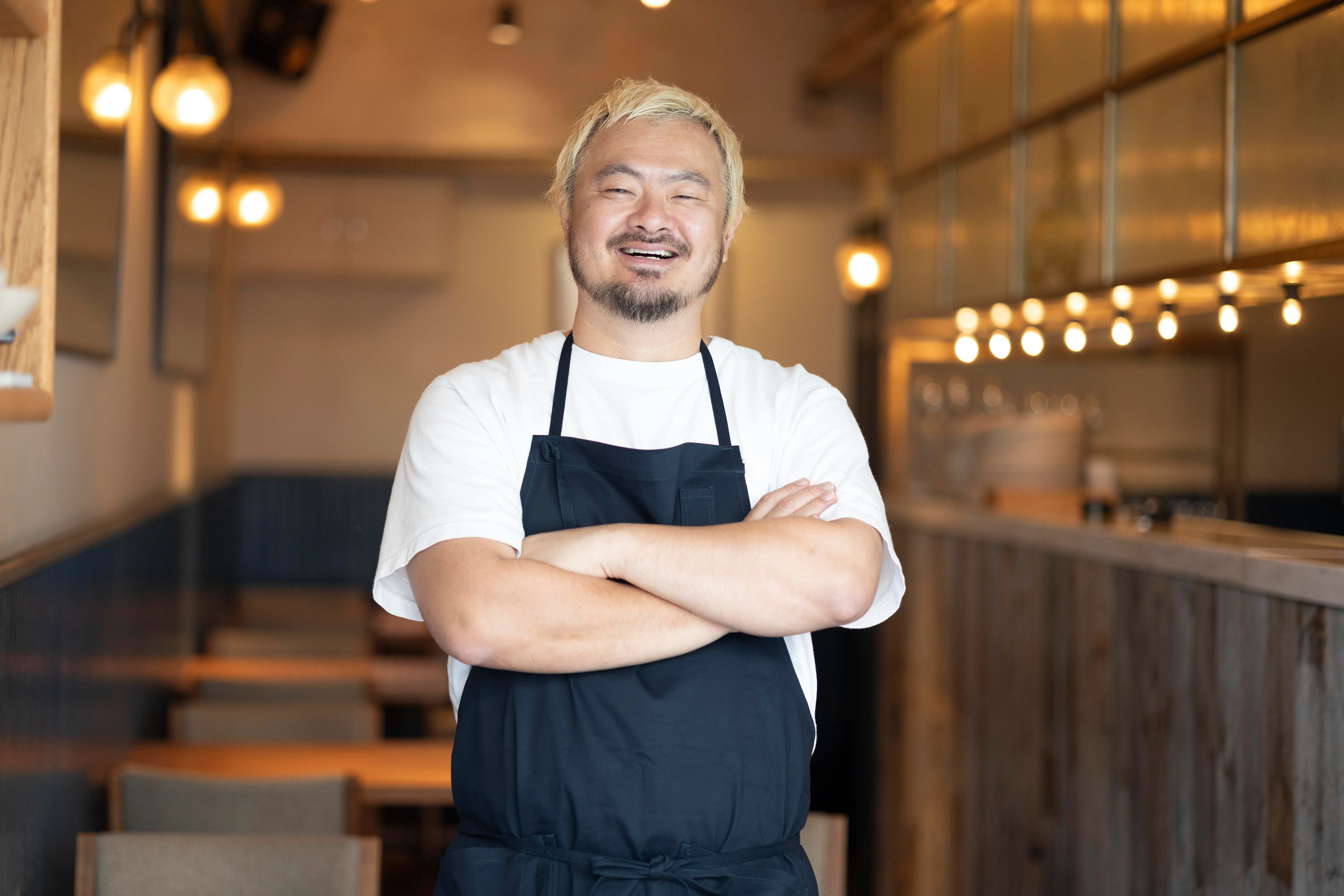 日本名厨鸟羽周作在日本各地运营多家餐馆，其主理的sio Aoyama自2020年入选《米其林指南东京》。（餐馆提供）