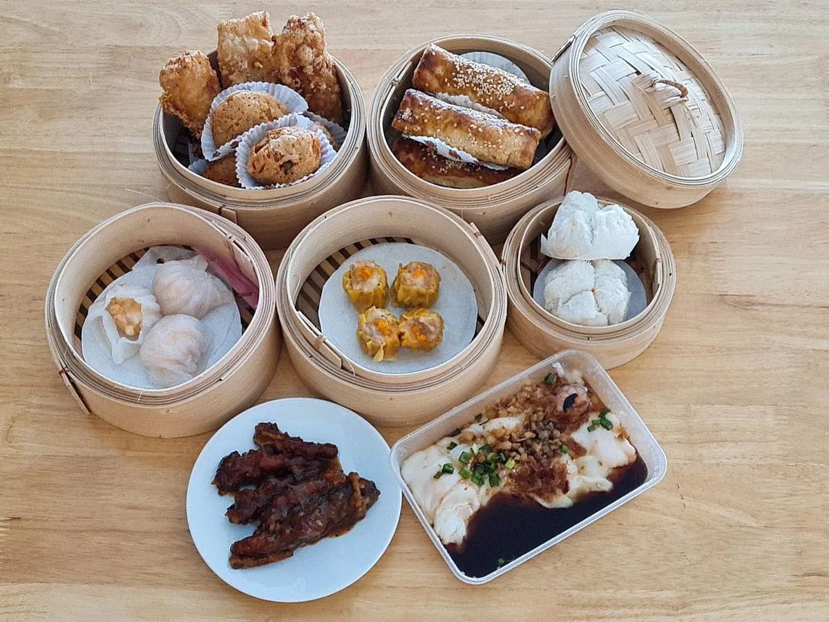 将九龙香港点心经济实惠的港式点心打包回家，开启饮茶时光。（叶晓虹摄）