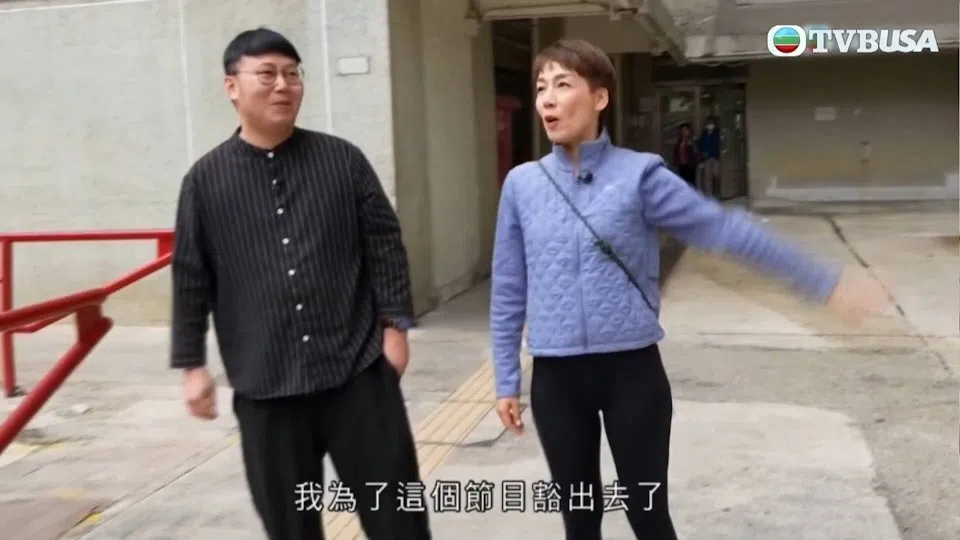 江美仪（右）被灭虫组织负责人连环发文抨击“假善心”。（视频截图）