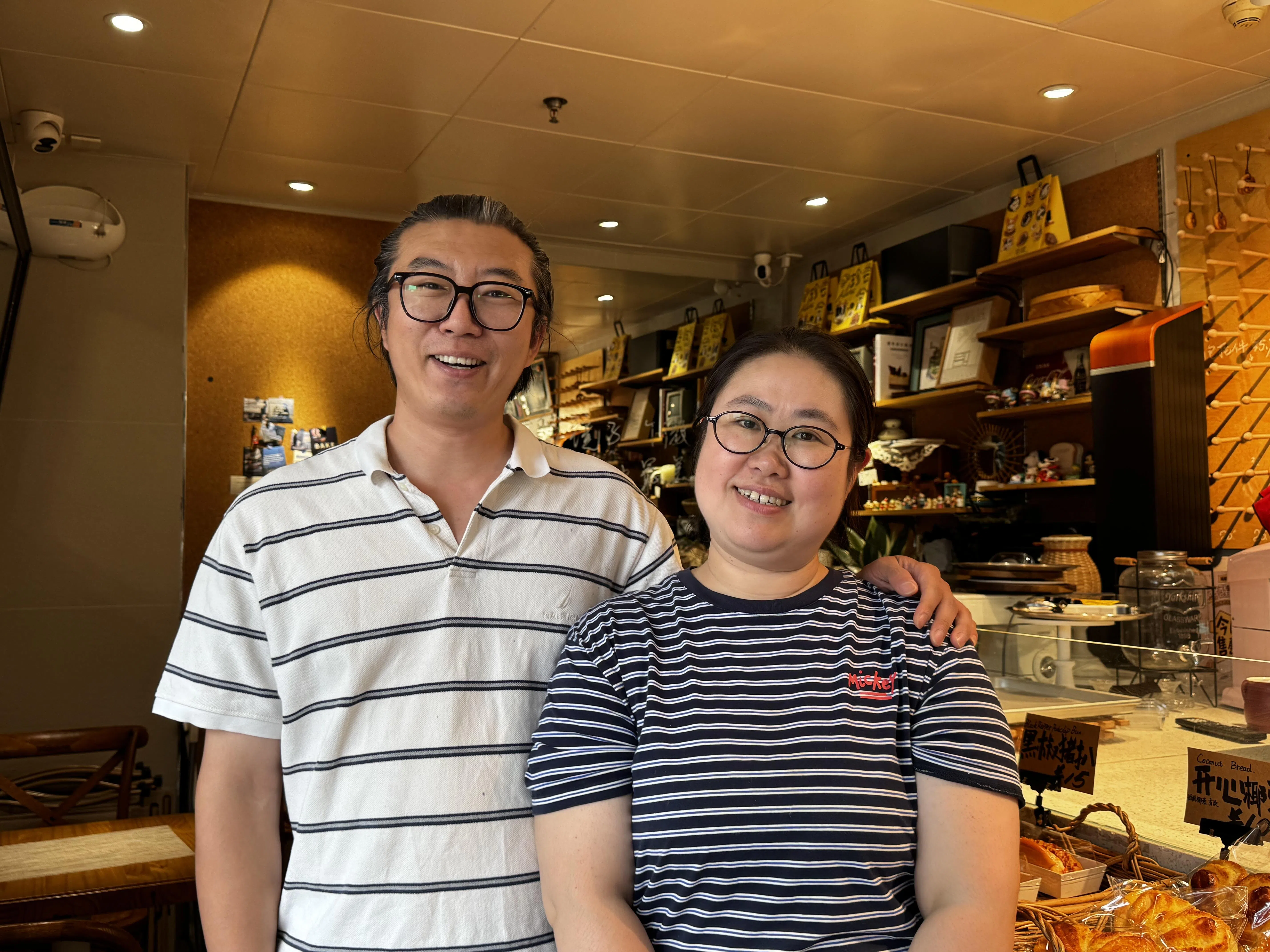赵文政和杨欢夫妇在沈阳铁西区的1905文化创意园开设面包店。（沈泽玮摄）