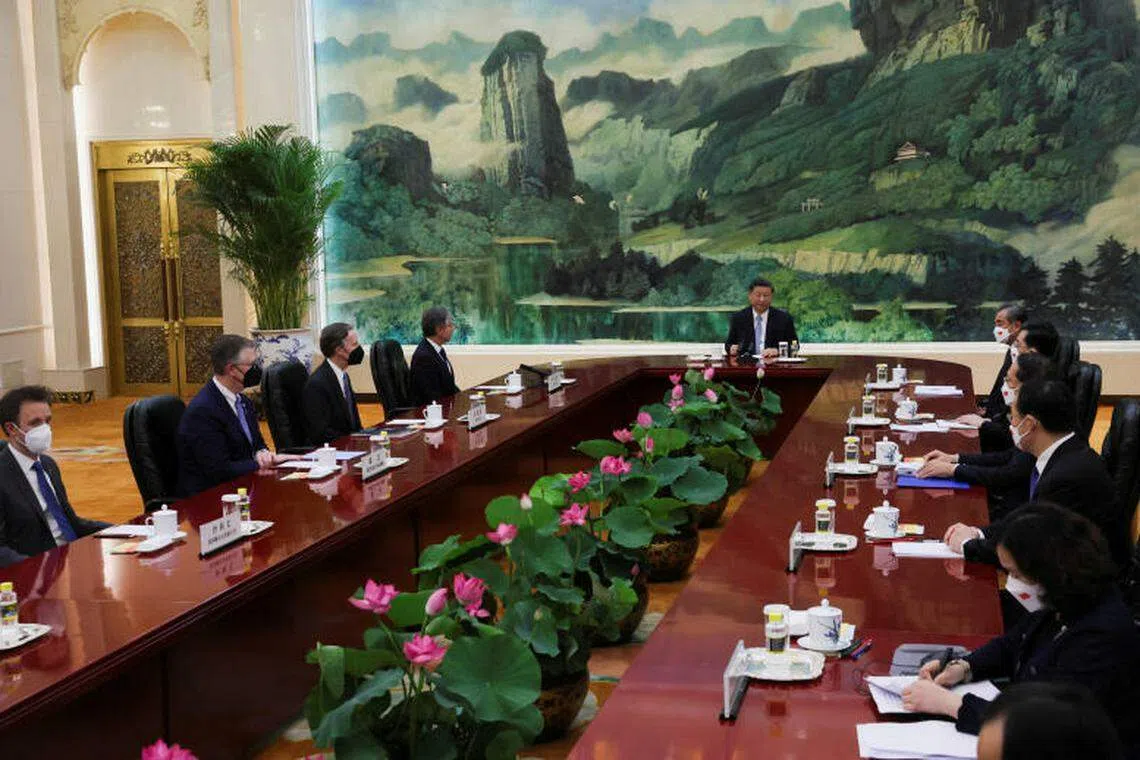 中国国家主席习近平6月19日在北京人民大会堂会见美国国务卿布林肯。两人会谈时都没有戴口罩。（路透社）