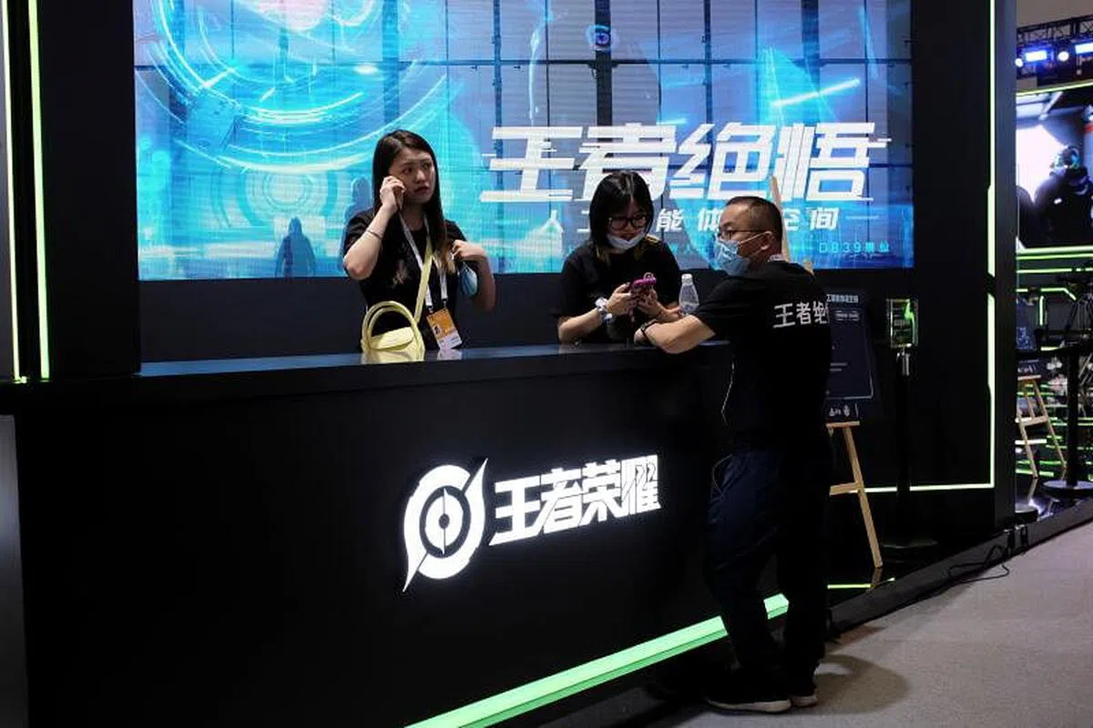 上海上月8日举行世界人工智能大会，图为腾讯游戏王者荣耀展区。（路透社）