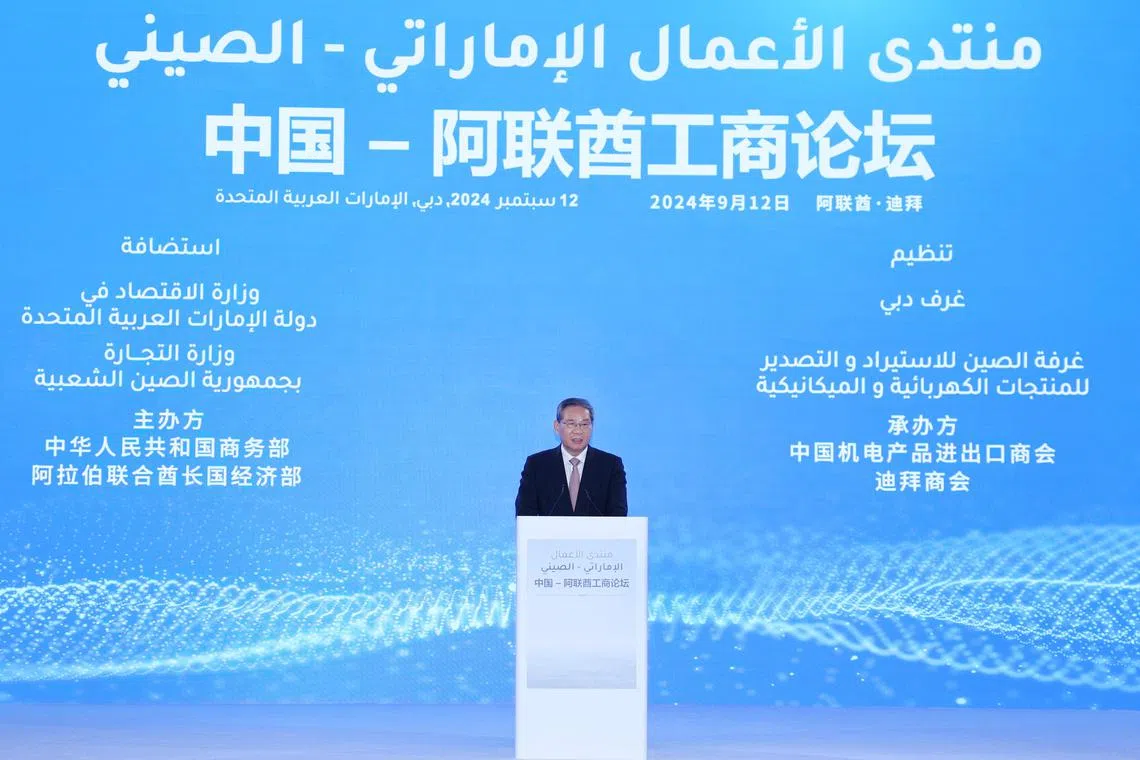 中国国务院总理李强当地时间星期四（9月12日）下午，在迪拜出席中国－阿联酋工商论坛并致辞。（新华社）