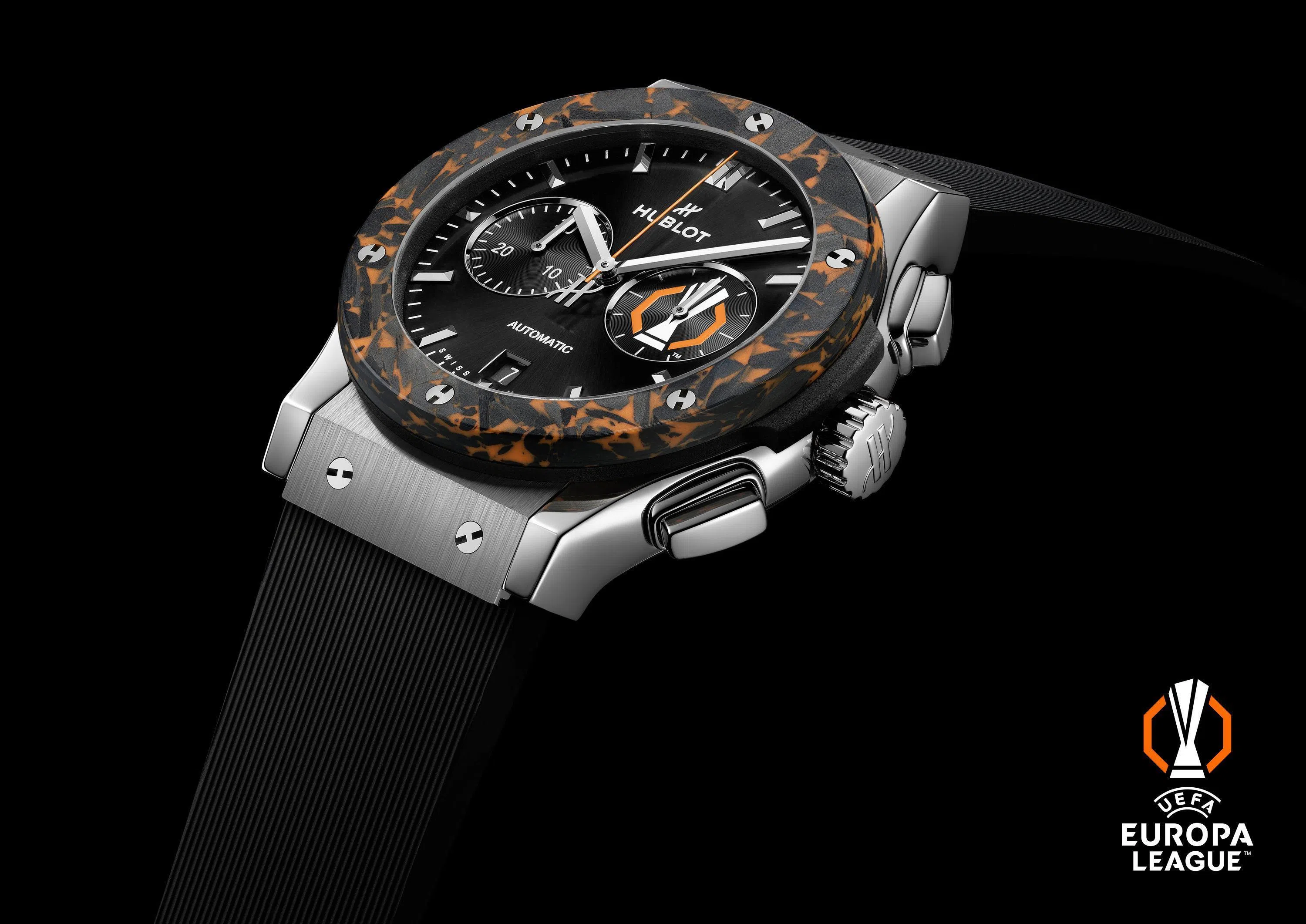 Classic Fusion Chronograph腕表把欧罗巴联赛的橙黑视觉语言转译成材料结构。（宇舶表提供）