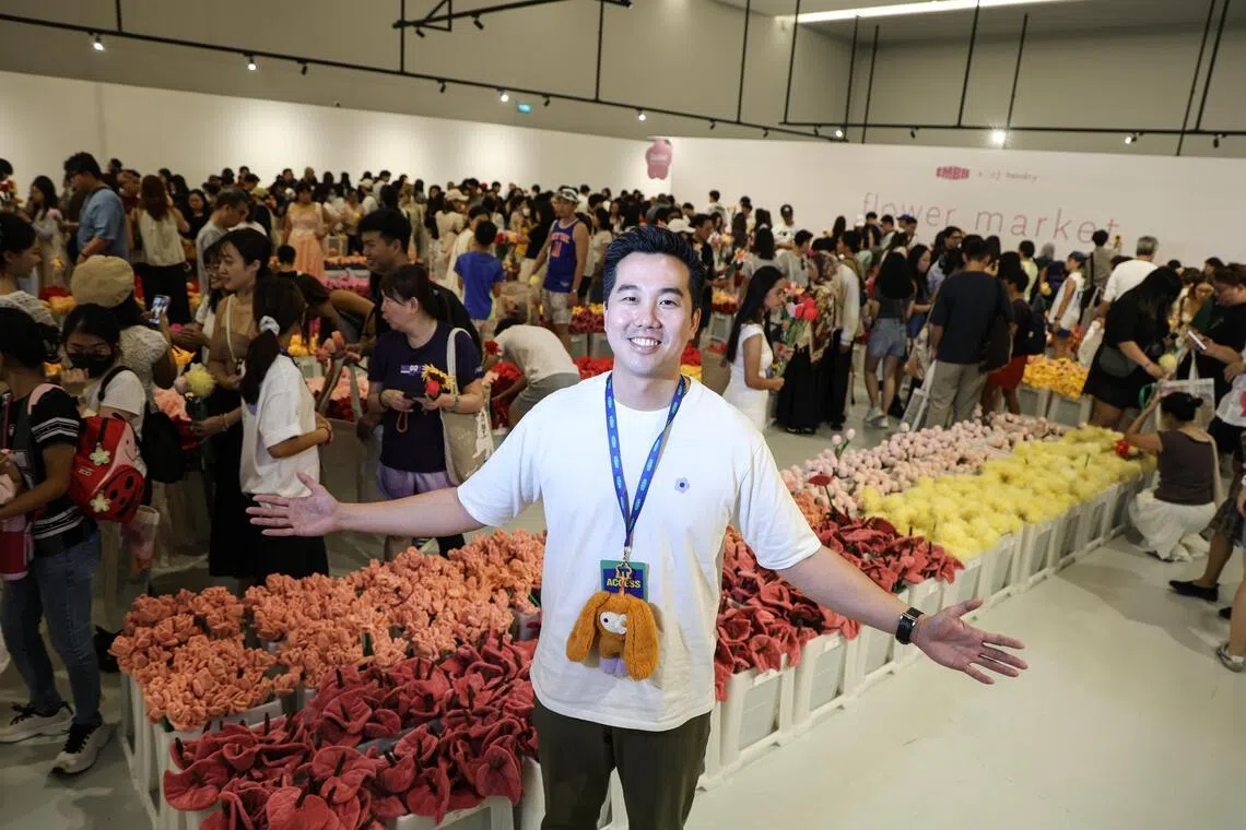 IMBA艺术馆首席执行官李邦科说，主办方视现场情况，调整管理客流的方法。（关俊威摄）