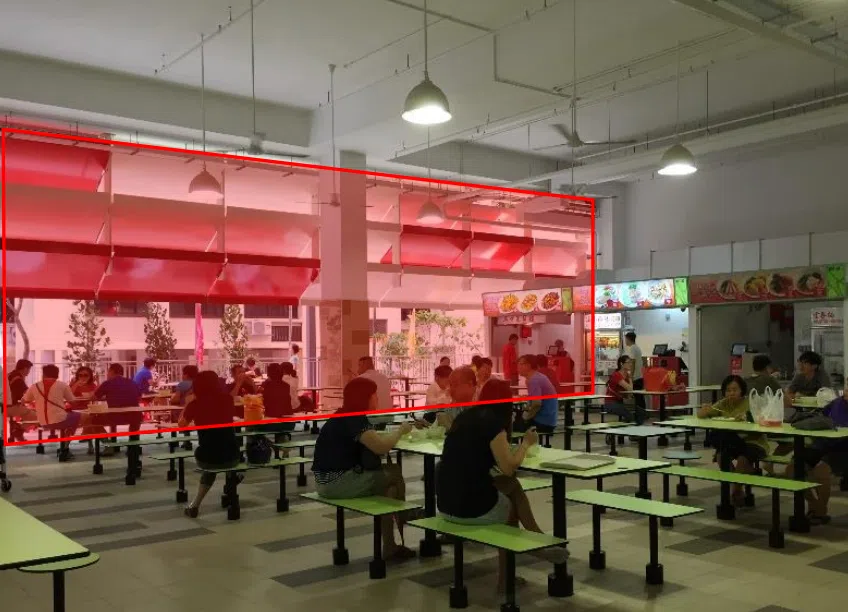 环境局在招标文件的附图中，以红色方块标示电动卷帘的安装位置。（取自环境局招标文件）