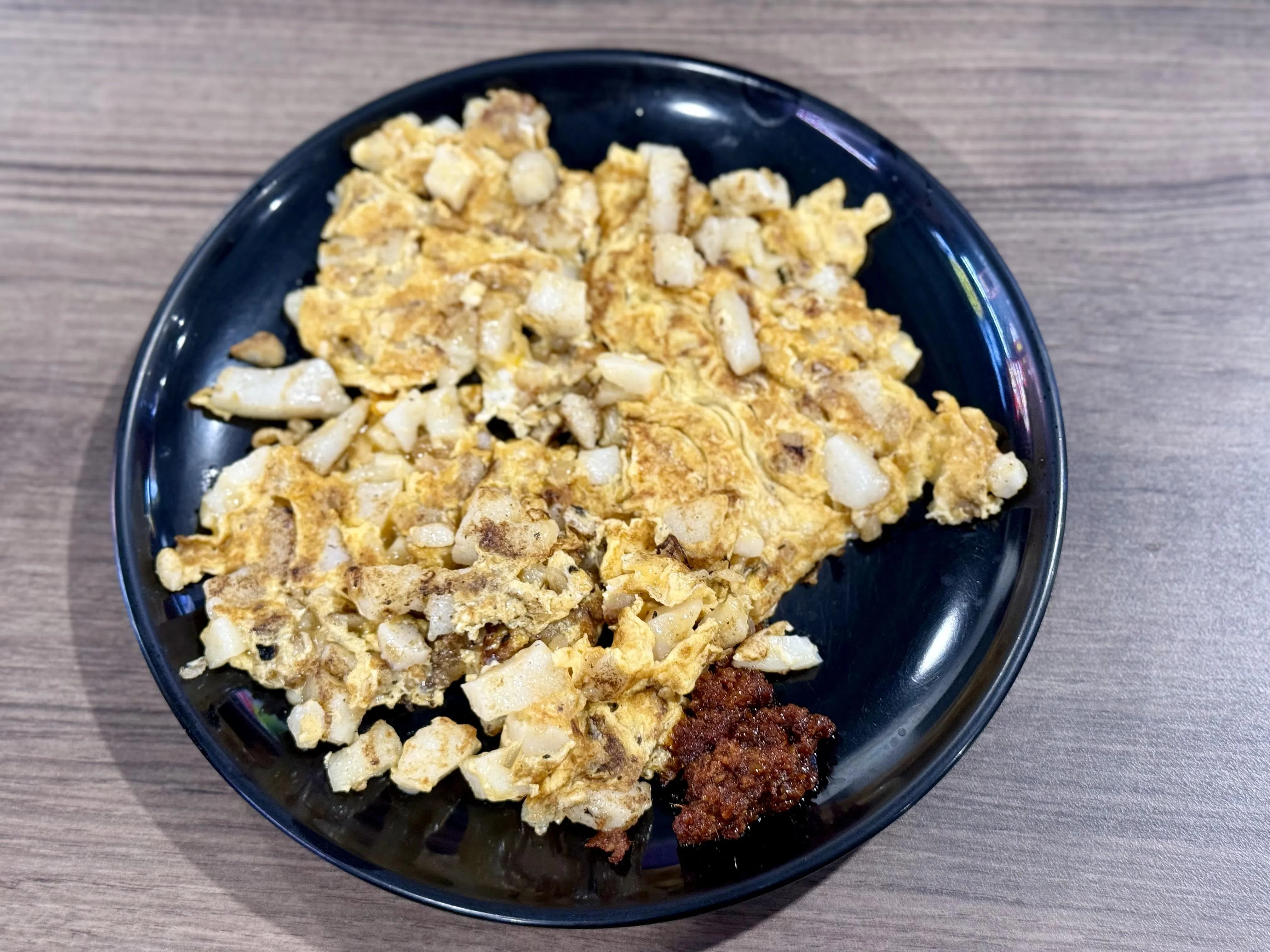 白菜头粿外层酥脆，内里软嫩，蛋香四溢。（叶晓虹摄）