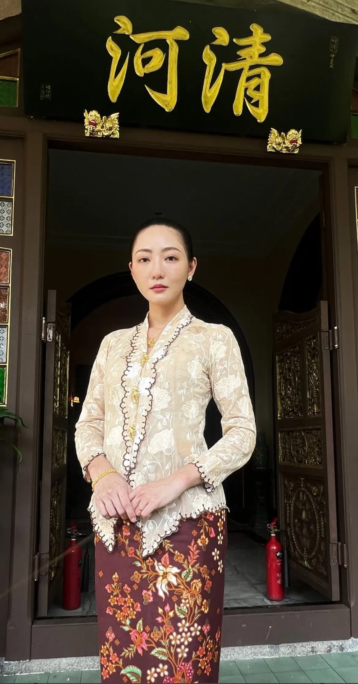 黄俊荣透过卡峇雅设计勾勒出大少奶奶“兰心蕙质”、善解人意的个性。（取自吴俐璇IG）