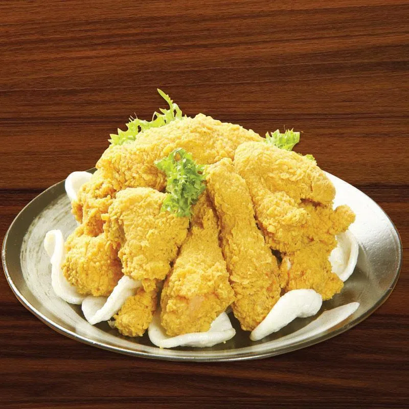 特色炸鸡用粘米粉替代普通面粉裹衣，外皮更酥脆。（互联网）