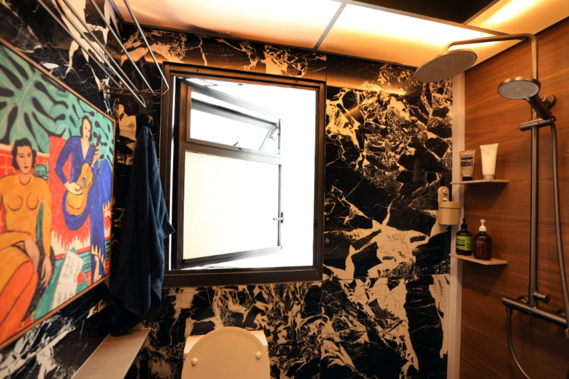 老王新家的厕所很有五星级酒店的高级感。（萧紫薇摄）