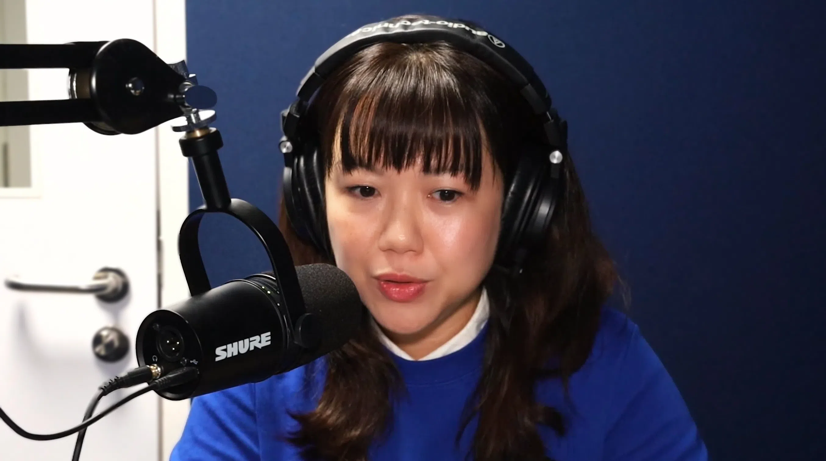 全新播客系列《茶水间三问》由《联合早报》音频组的音频编导吴婉君主持。（联合早报）